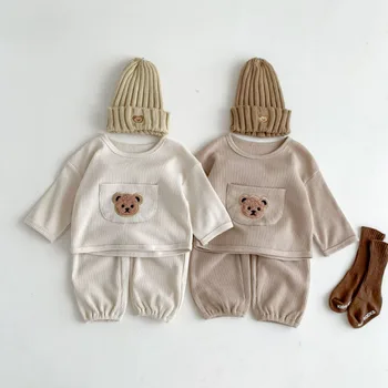 Комплект детской одежды INS 2023, Осенний новый повседневный костюм для мальчика, мягкий вафельный свитер + брюки-мишка, костюм-двойка для девочки  10